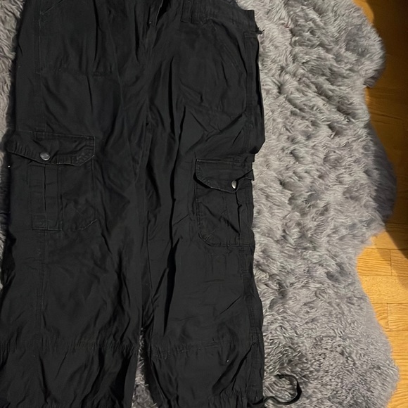 Black Tommy Hilfiger cargo capris size 8 - Picture 1 of 4